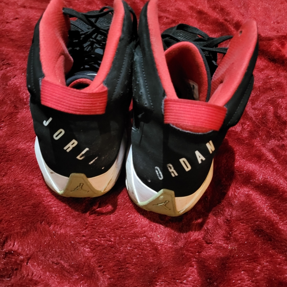 # 302 Sneakers